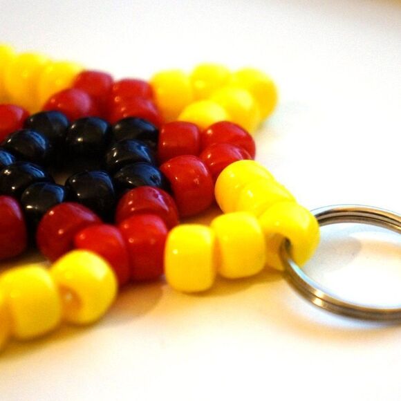 Handmade Black Red Yellow Stretchy Kandi Star Keychain - Picture 3 of 3